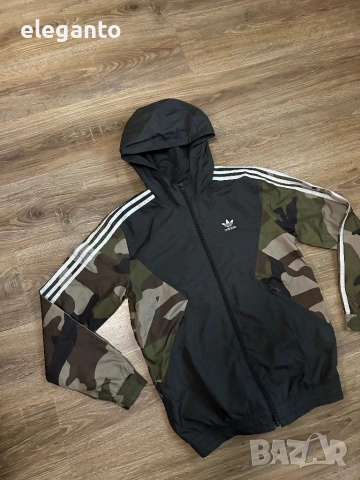 Оригинална мъжка ветровка ADIDAS Originals Camo Windbreaker Jacket , S размер, снимка 3 - Якета - 54641451