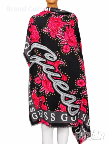 Дамски шал GUESS с флорален десен в черно и розово, снимка 2 - Шалове - 54640861