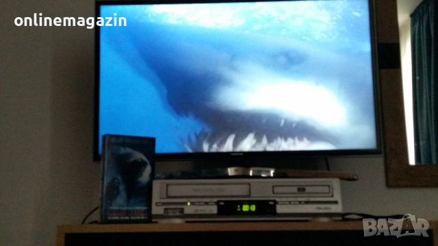 Видеокасета " СИНЯТА БЕЗДНА " 1999 г. VHS , снимка 11 - Други жанрове - 54878317