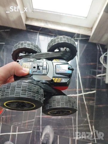 Dickie Toys RC Tumbling Flippy количка с 360 градуса задвижване , снимка 5 - Коли, камиони, мотори, писти - 54399928
