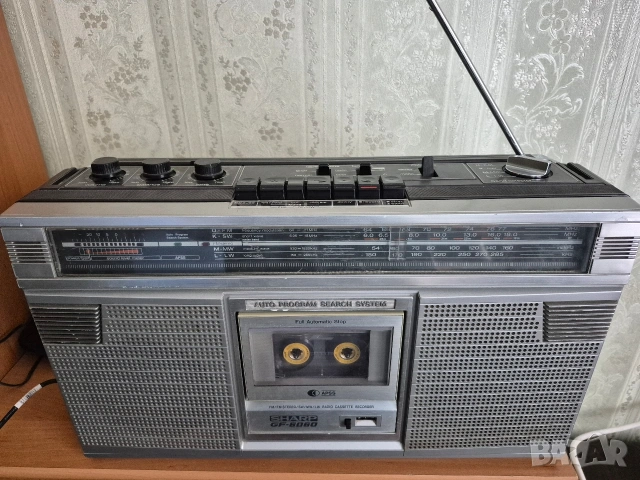 Sharp GF-6060, снимка 2 - Радиокасетофони, транзистори - 54996348