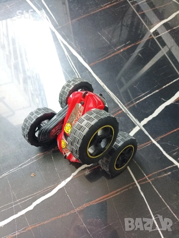 Dickie Toys RC Tumbling Flippy количка с 360 градуса задвижване , снимка 3 - Коли, камиони, мотори, писти - 54399928
