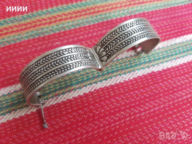 Сребърна гривна възрожденска , снимка 2 - Антикварни и старинни предмети - 54295364