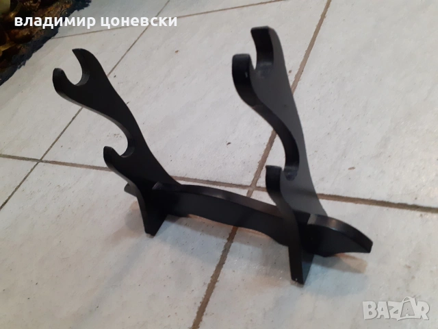 Дървена разглобяема стойка за два броя нож,щик,кортик,пистолет,кама,меч и др.