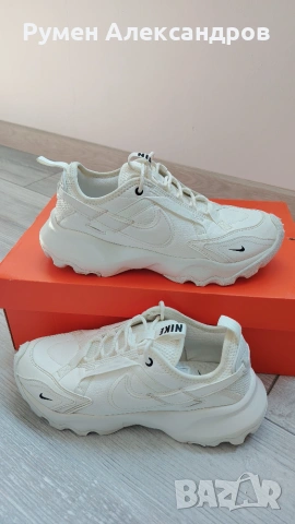 Нови бели кожени маратонки NIKE TC 7900 за момиче с р-р EUR38,5