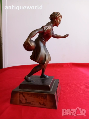 Кралица Ингрид 1968г. Бронзова Статуетка , Пластика , Фигура, снимка 2 - Антикварни и старинни предмети - 54954528