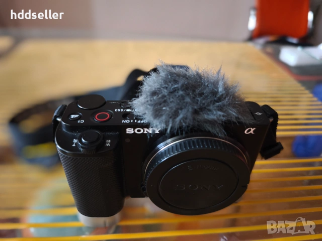 Продавам Sony ZV-E10 на 7000 кадъра в отлично състояние, снимка 3 - Фотоапарати - 54605556