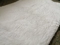 Бял пухкав килим 150 см х 85 см, снимка 2
