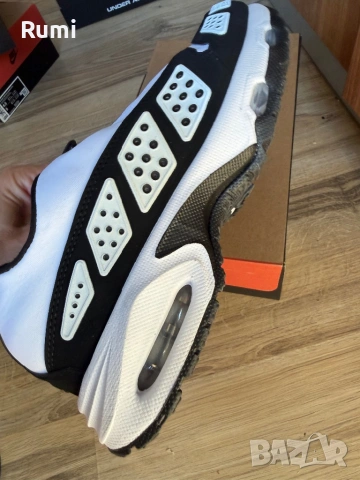 Нови Оригинални бяло/черни  маратонки Nike Air Max Sunder ! 37,5 н, снимка 8 - Маратонки - 54730495