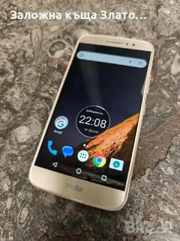 Motorola Moto E4 в хубав златист цвят, снимка 3 - Motorola - 55316557