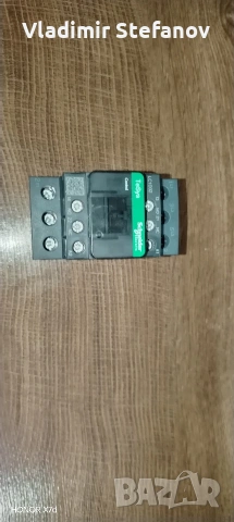Чисто нов трифазен контактор Schneider Electric TeSys LC1D32