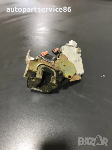 Заключващ механизъм за задна лява врата за Nissan Almera Tino (2004)