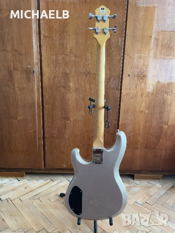 Продавам оригинална японска бас китара IBANEZ ROADSTAR IIB, снимка 2 - Китари - 54515167