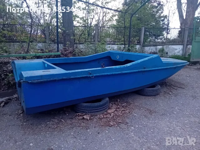 Продава се тримаран, двойно дъно, тапи за източване, 2бр.гребла,за извън бордов двигател. , снимка 10 - Воден транспорт - 55464439