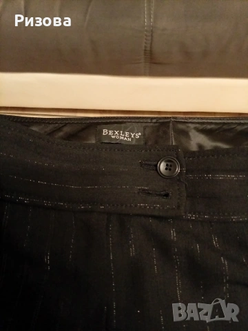 Подарявам дамски блузи и панталони и рокля, голями. 