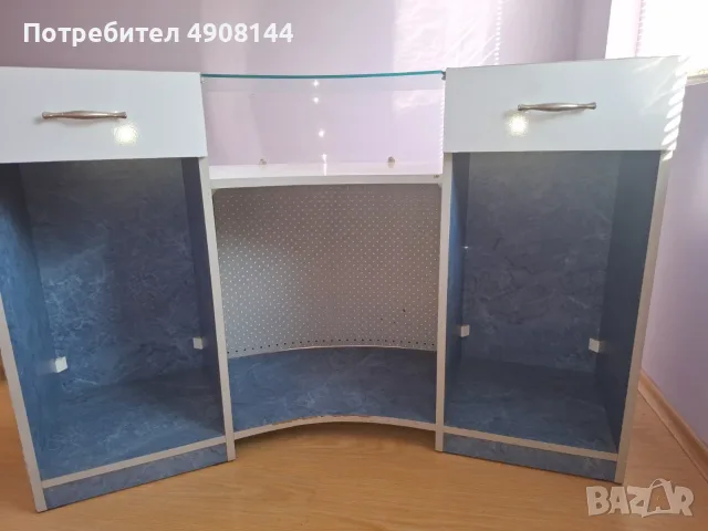 Продавам бюро витрина, снимка 2 - Друго търговско оборудване - 55702316