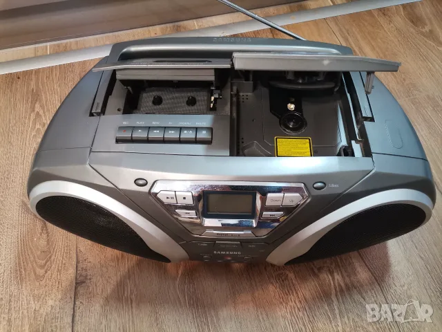 Радиокасетофон Samsung RCD-S50 (За ремонт на CD / За части), снимка 3 - Радиокасетофони, транзистори - 55503865