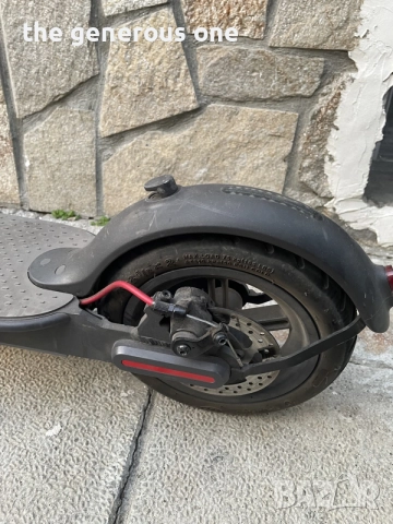 Xiaomi M365 електрическа тротинетка със зарядно, резервна гума и кашон. Перфектна., снимка 4 - Велосипеди - 55357846
