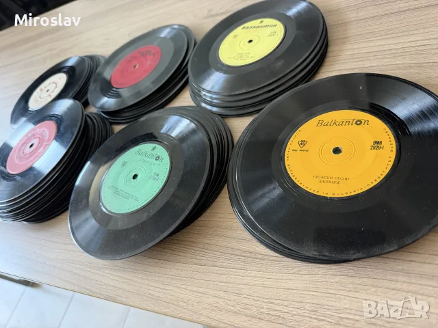 60 броя грамофонни плочи (сингли 7") – Балкантон, Muza, Supraphon, Pronit Голям комплект Декорация, снимка 2 - Грамофонни плочи - 55389491
