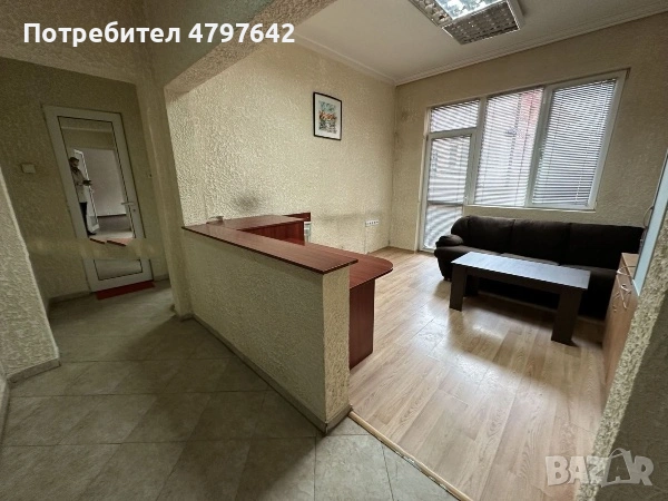 Дава се под наем тристаен апартамент в Центъра