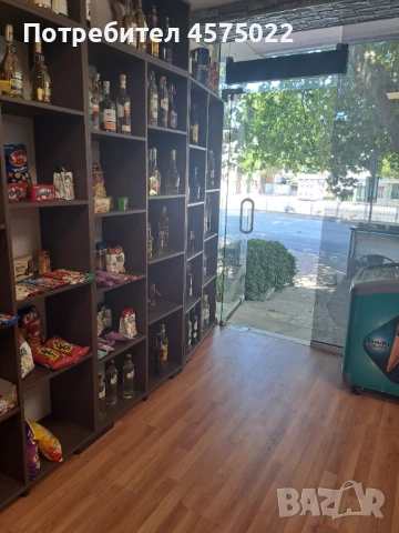 Продавам ГОТОВ ЛИЦЕНЗИРАН БИЗНЕС-Магазин за алкохол и цигари в Топ Център на Пловдив, снимка 3 - Магазини - 54752185