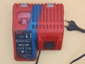 Milwaukee M12-18C зарядно, снимка 2