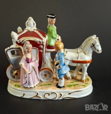 Порцеланова фигурка на каляска с дама и кавалер