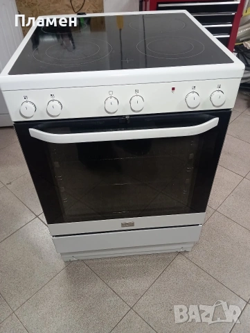 Печка с керамични котлони VOSS Electrolux, снимка 2 - Печки, фурни - 54754169