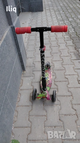 детска тротенетка. 