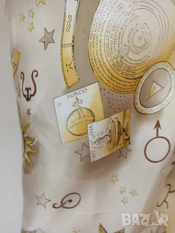 Дамски шал Alviero Martini, снимка 7 - Шалове - 54357103