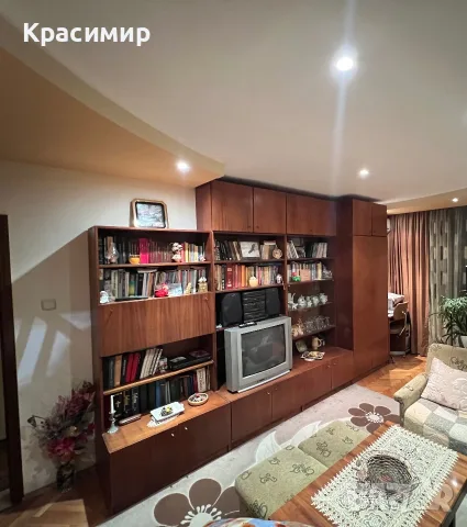 Продавам секция за хол и всекидневна, снимка 3 - Секции и витрини - 55688547