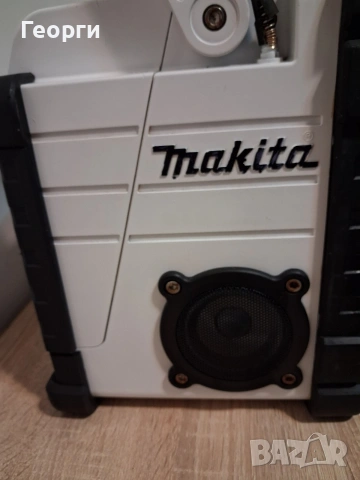 Радио + зарядно Makita , снимка 7 - Радиокасетофони, транзистори - 54858561