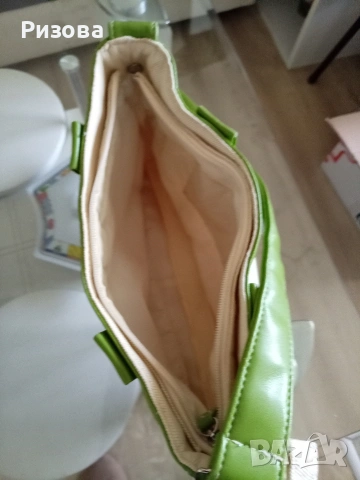 Подарявам, не употребявани дамски чанти. , снимка 2 - Чанти - 54172611