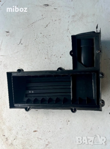 Капак въздушен филтър Фолксваген Пасат VW Passat b6, снимка 2 - Части - 54336818