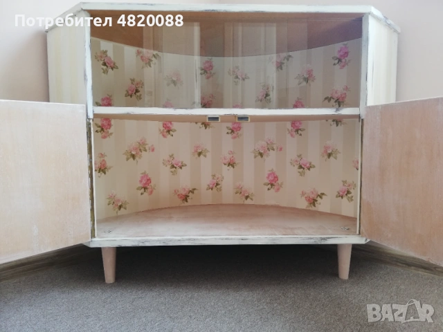 Ъглов шкаф с витрина РЪЧНА декорация, снимка 6 - Шкафове - 54515717
