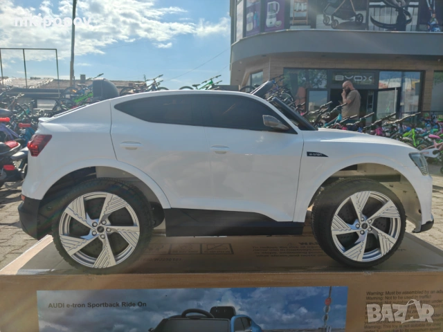 AUDI Акумулаторен джип Audi Sportback бял, снимка 11 - Детски велосипеди, триколки и коли - 54864986