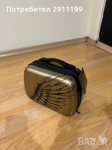 Ново куфарче за козметика Deliplus с подарък