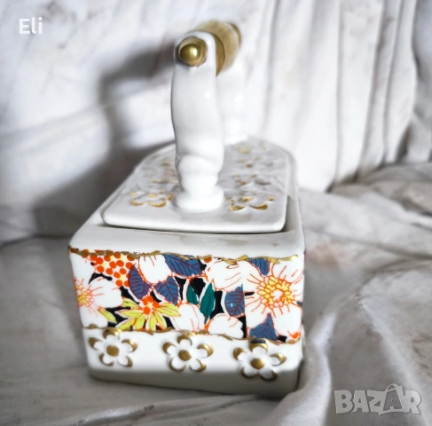 Винтиж порцеланова ютия , снимка 2 - Антикварни и старинни предмети - 54245195