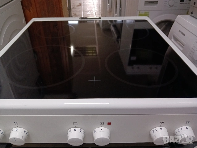 Като нова свободно стояща печка с керамичен плот Voss Electrolux с 2 години Гаранция!, снимка 2 - Печки, фурни - 54684906