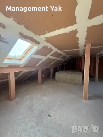 🏡 Продава се – Просторно таванско помещение в квартал Вароша, Търговище , снимка 4 - Апартаменти - 55443713