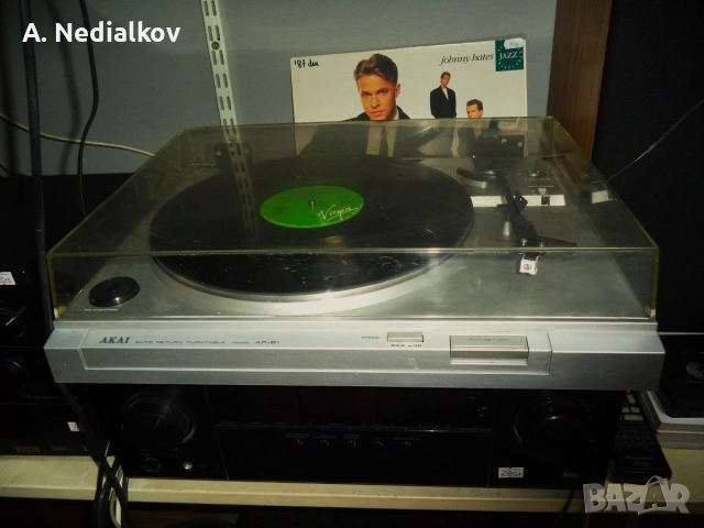 Akai AP-81 turntable