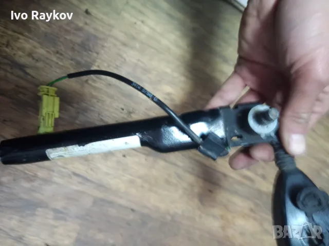 пиротехнически обтегач за преден десен предпазен колан , Opel Adam , 34125712C, снимка 3 - Части - 55417990