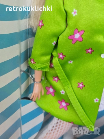 Колекционерска кукла Барби Far Out Barbie 1999, снимка 7 - Колекции - 55232654