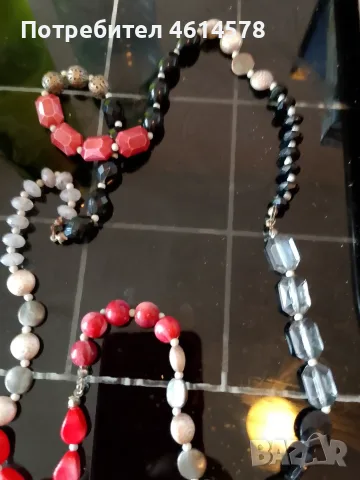 Продавам колие с камъни