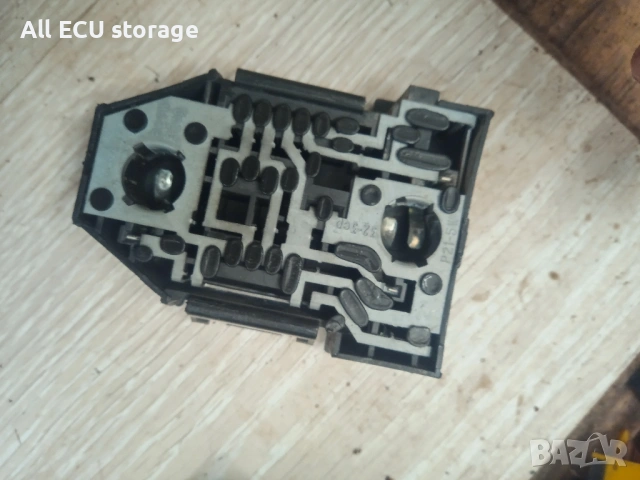 Платка стоп VW Passat B3 (ляв външен) , 333945257