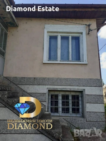 Двуетажна къща в град Гълъбово