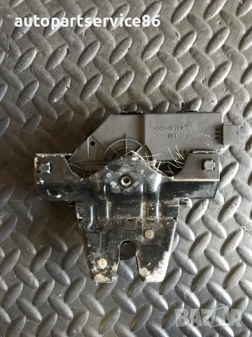 Брава за заден капак за BMW E46 8196401, снимка 2 - Части - 55374907