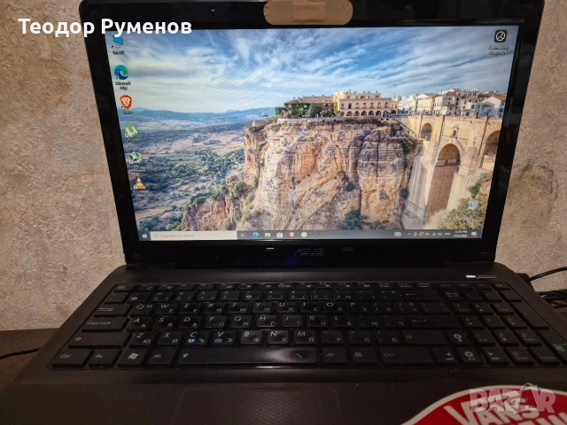 Лаптоп ASUS X52J Core i3 SSD 120GB 4GB RAM