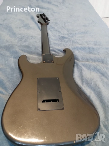 Продавам корейска електрическа китара. , снимка 2 - Китари - 53451658