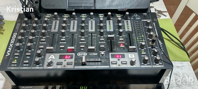 DJ миксер мишпулт смесител предусилвател VMX1000usb Behringer, снимка 3 - Ресийвъри, усилватели, смесителни пултове - 54007112